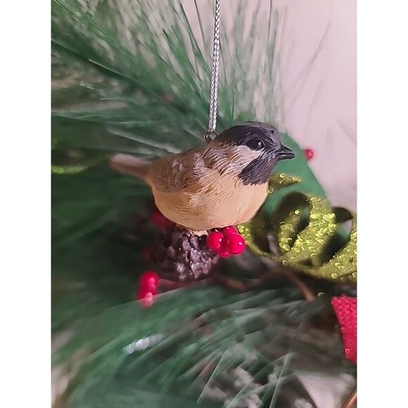 NWT Ganz Black Capped Chickadee Christmas Ornament On Pinecone Bird - Picture 1 of 7